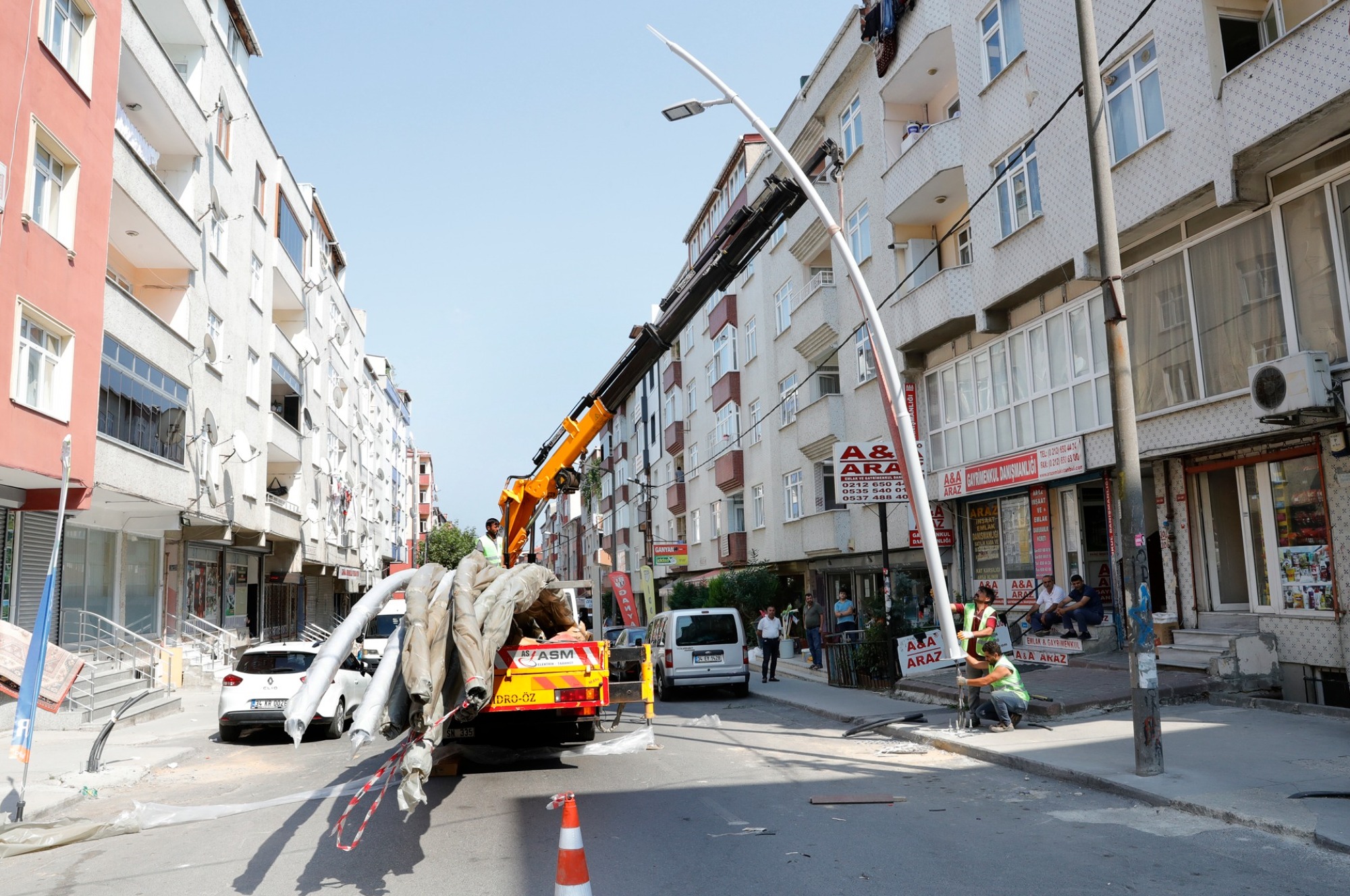 Cadde ve Sokaklara Modern Aydınlatma Direkleri