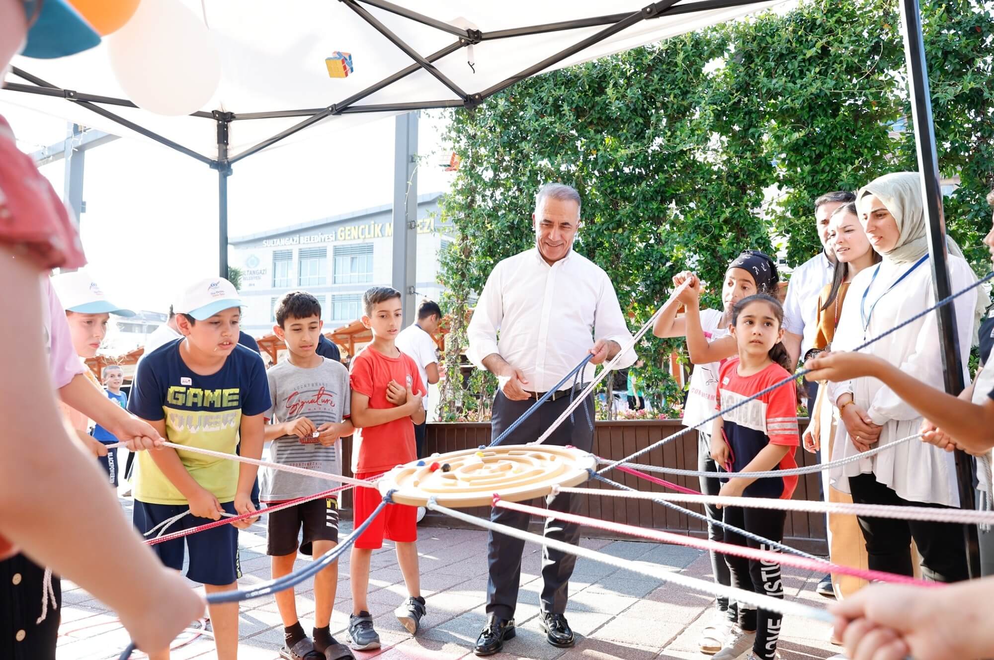 Sultangazi Belediyesi’nden Çocuklara “Bilim Otobüsü”