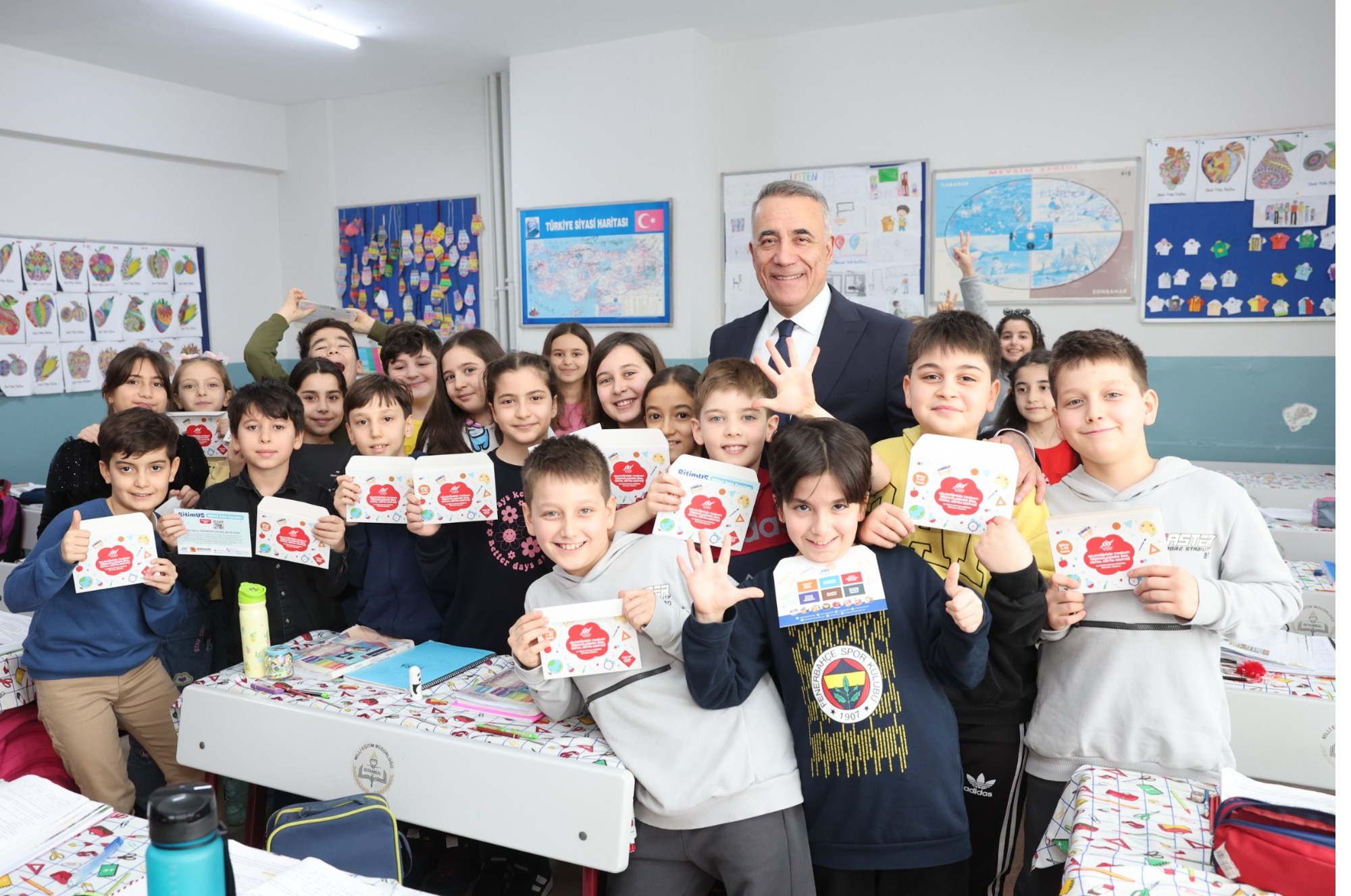 Sultangazi Belediyesi’nden Öğrencilere RitimUs Hediyesi