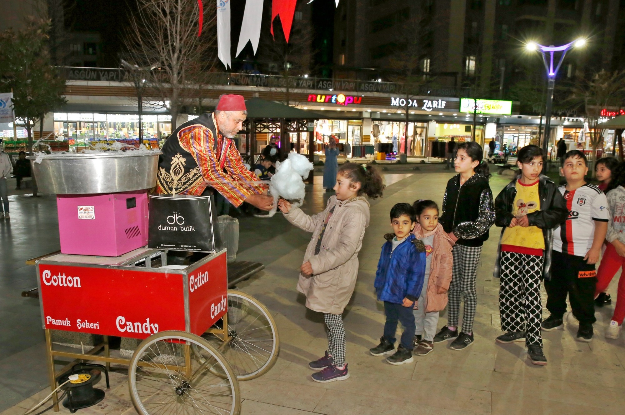 Sultangazi Belediyesi Ramazan Neşesini Çocuklara Götürüyor