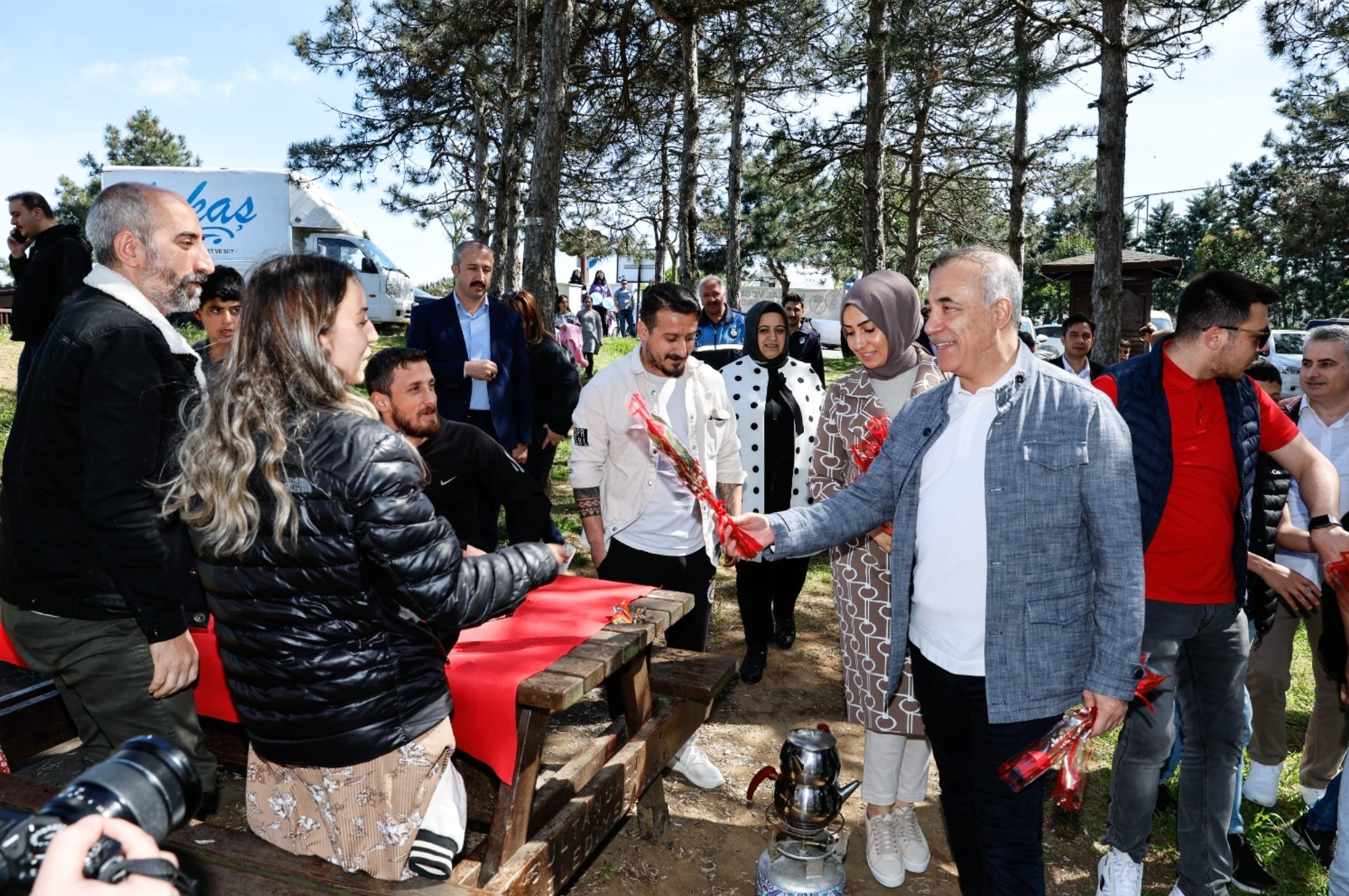 Sultangazi’de Anneler Günü Çiçeklerle Kutlandı