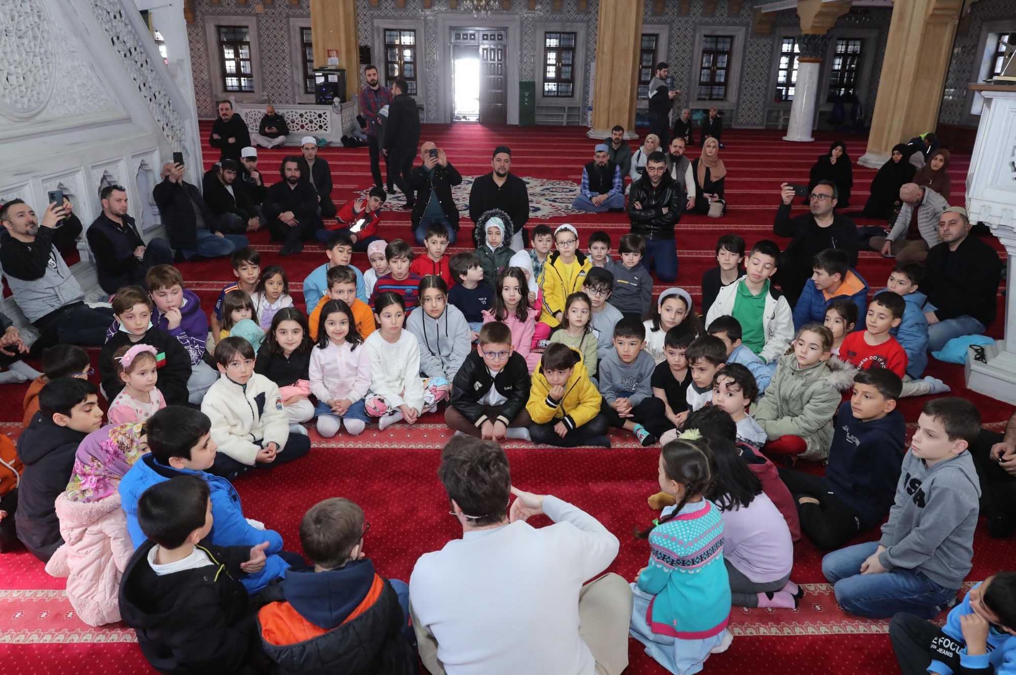 Sultangazili Çocuklar Sertaç Abi ile Cami Buluşmalarında Bir Arada